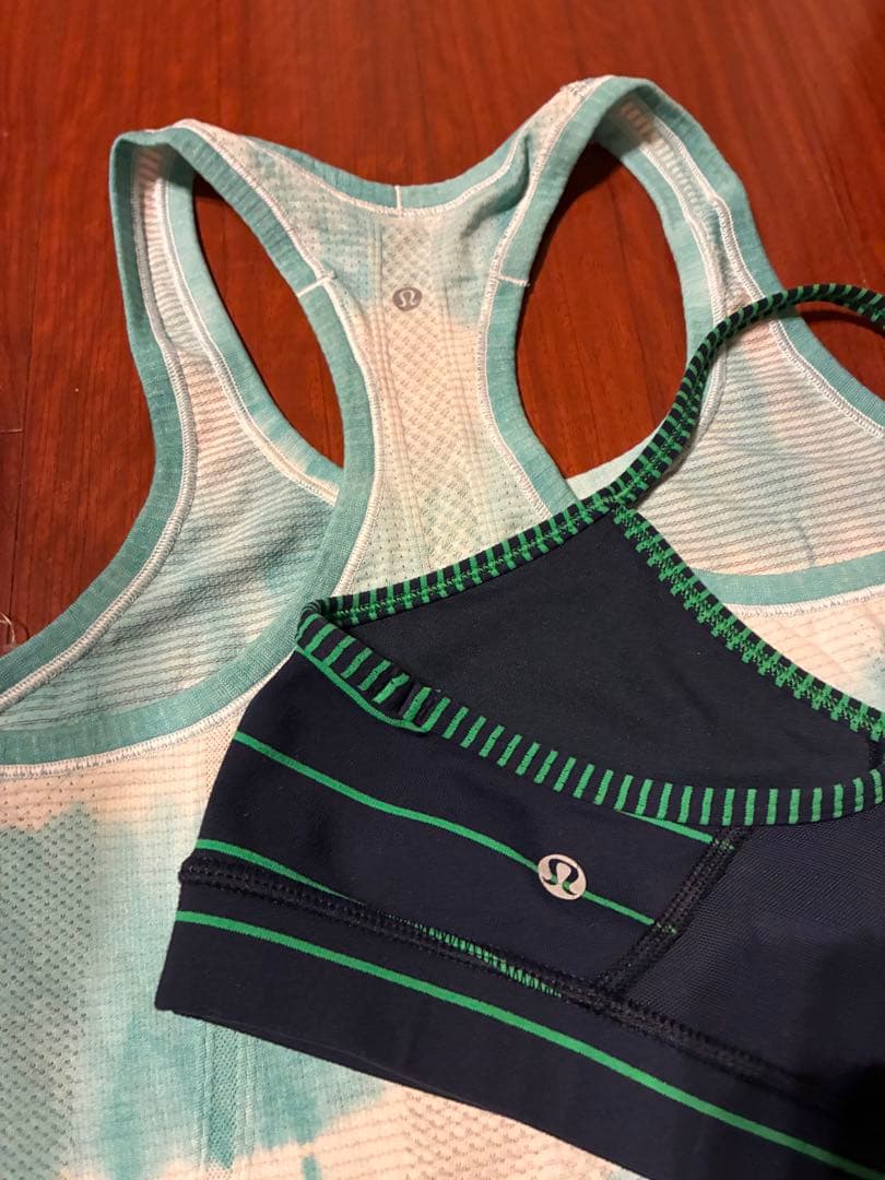 未使用　美品Lululemon タンクトップ　おまけ付