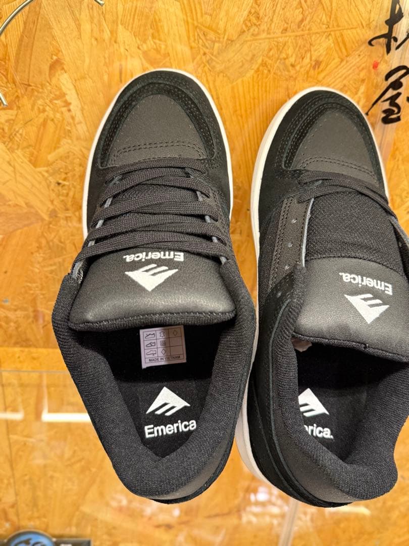 新作 Emerica MUTE スケボー ブラック / ホワイト 26cm