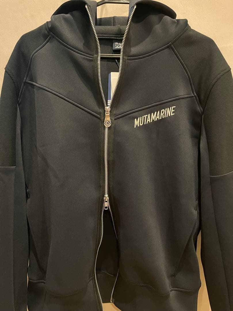 【新品未使用muta MARINEセットアップ 黒 サイズ 5 M