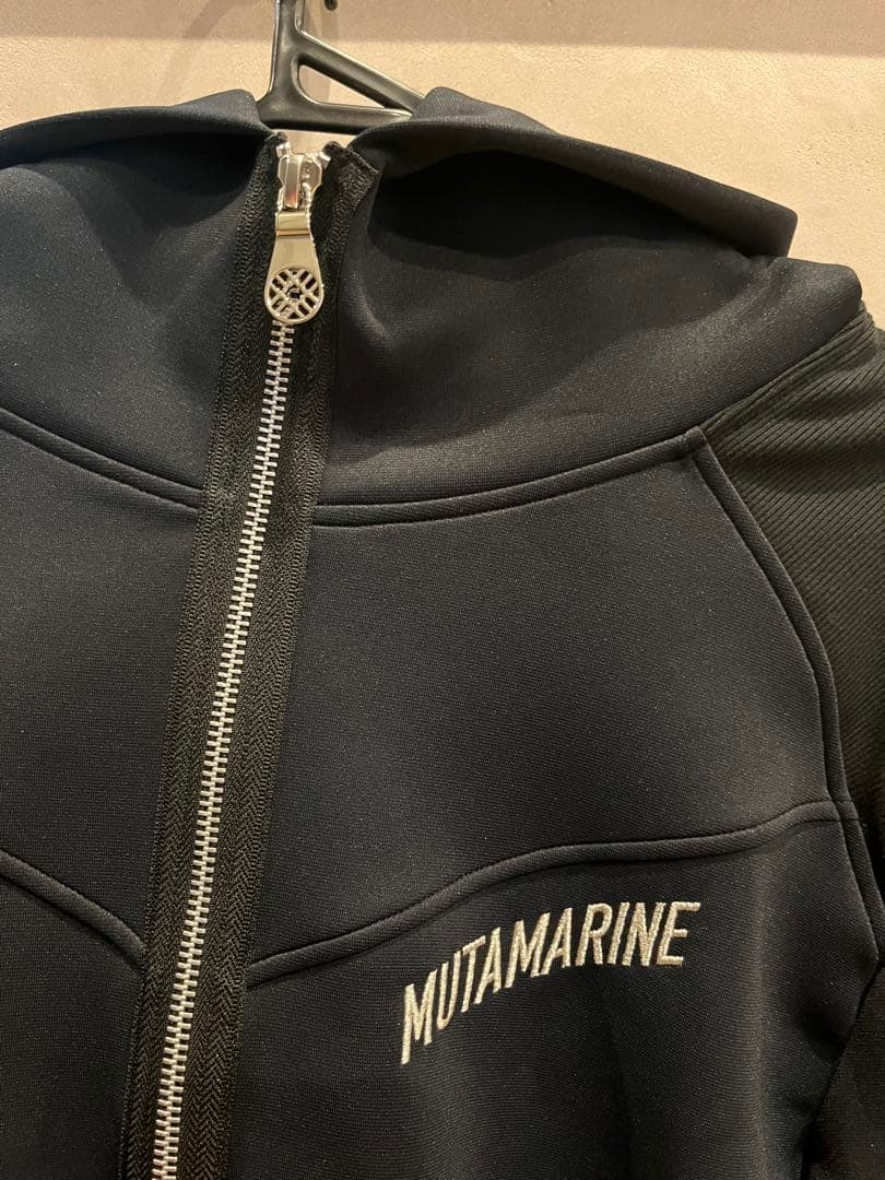 【新品未使用muta MARINEセットアップ 黒 サイズ 5 M