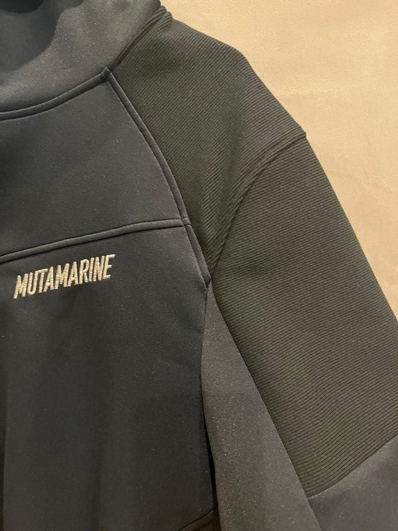 【新品未使用muta MARINEセットアップ 黒 サイズ 5 M