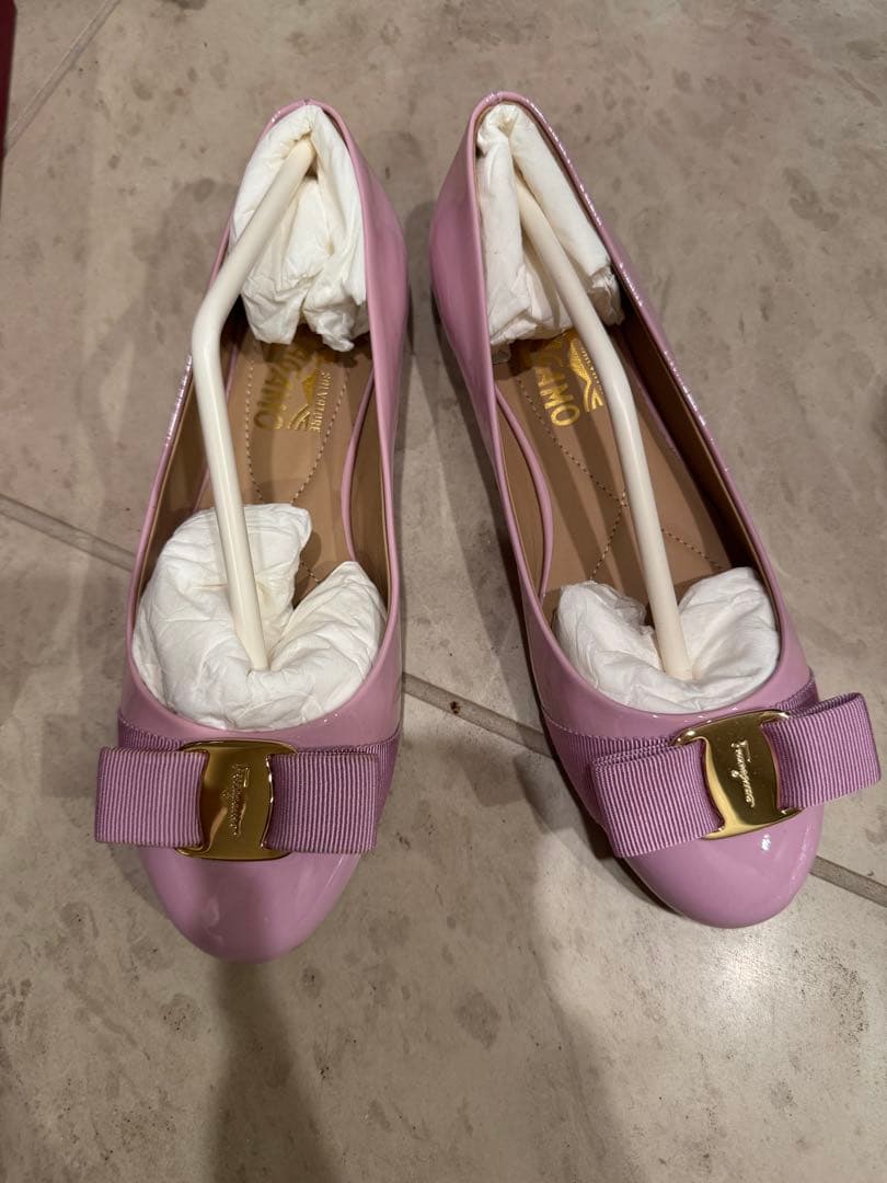 新品　フェラガモ　バレリーナ　5ハーフ