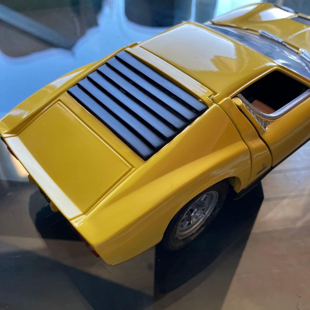 ランボルギーニ、ミウラ　ダイキャスト、ミニカー1/18