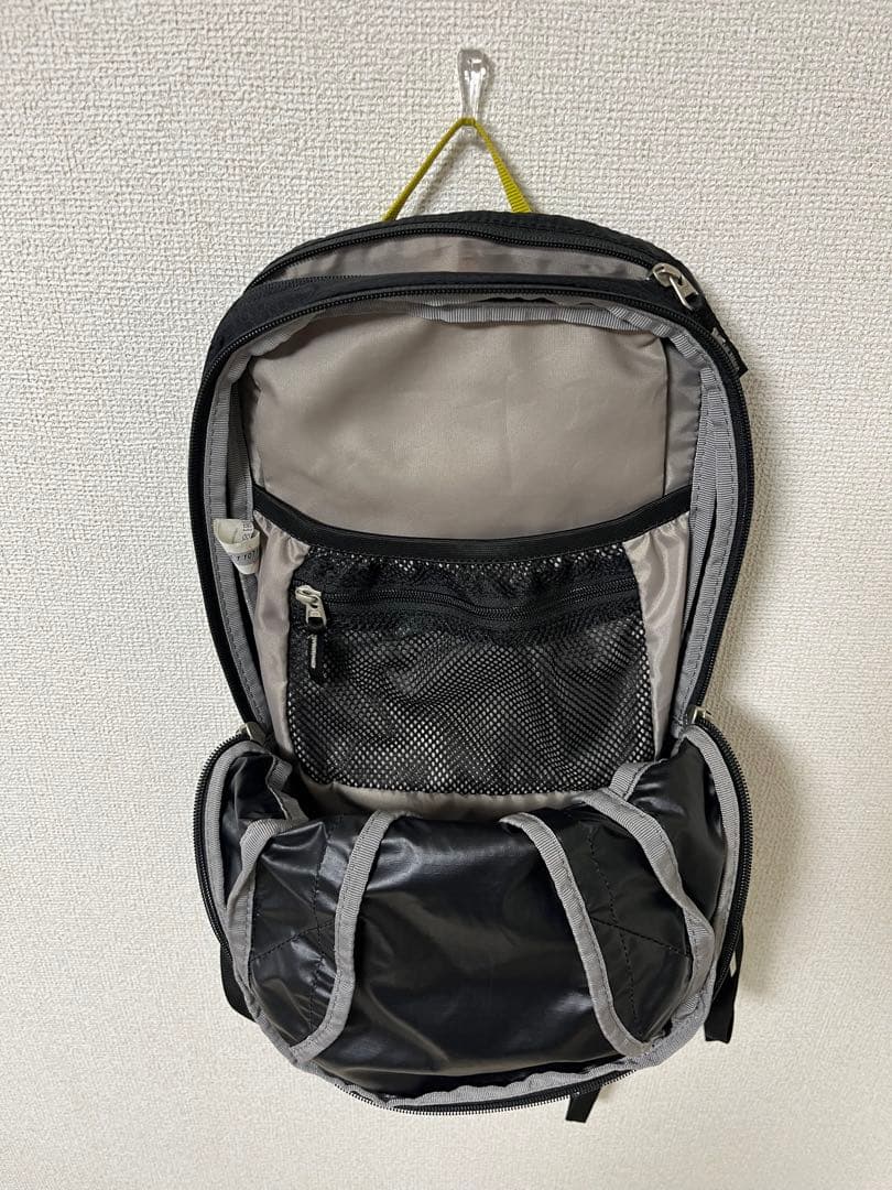 DEUTER ( ドイター ) バックパック レース8 ブラック