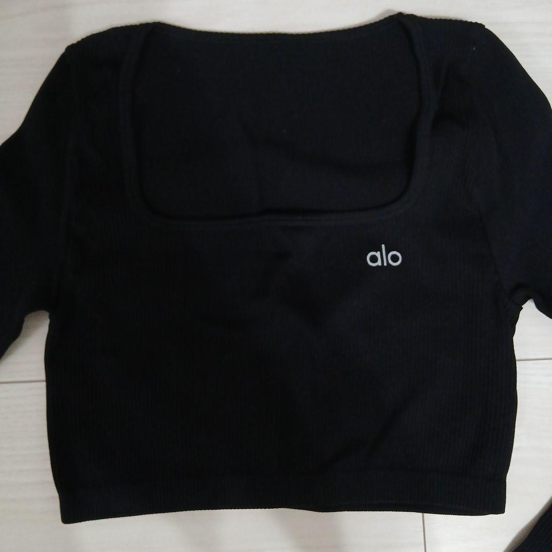 ⑤alo　ヨガウェア　黒トップス