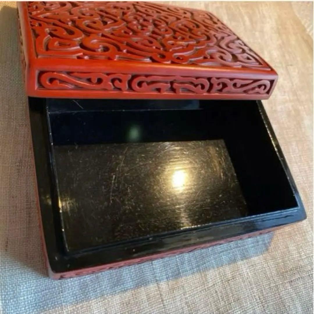 最終】赤漆小箱 重彫漆刻細工 漆箱 北京 紫禁城工芸品 シノワズリ 時代物