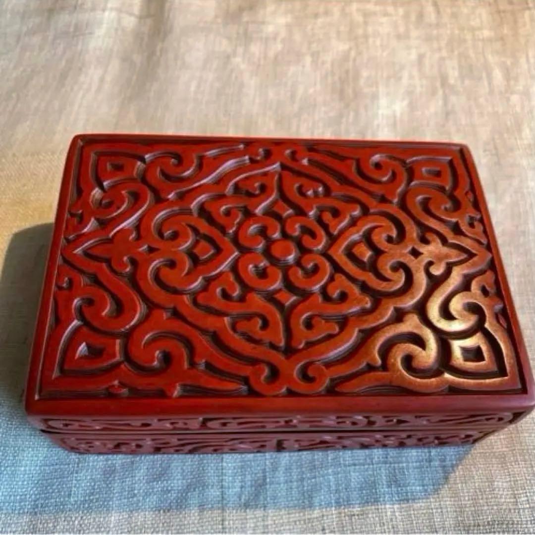 最終】赤漆小箱 重彫漆刻細工 漆箱 北京 紫禁城工芸品 シノワズリ 時代物