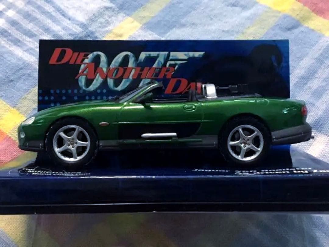 当時モノ ミニチャンプス 007 1/43 ジャガー XKR ロードスター
