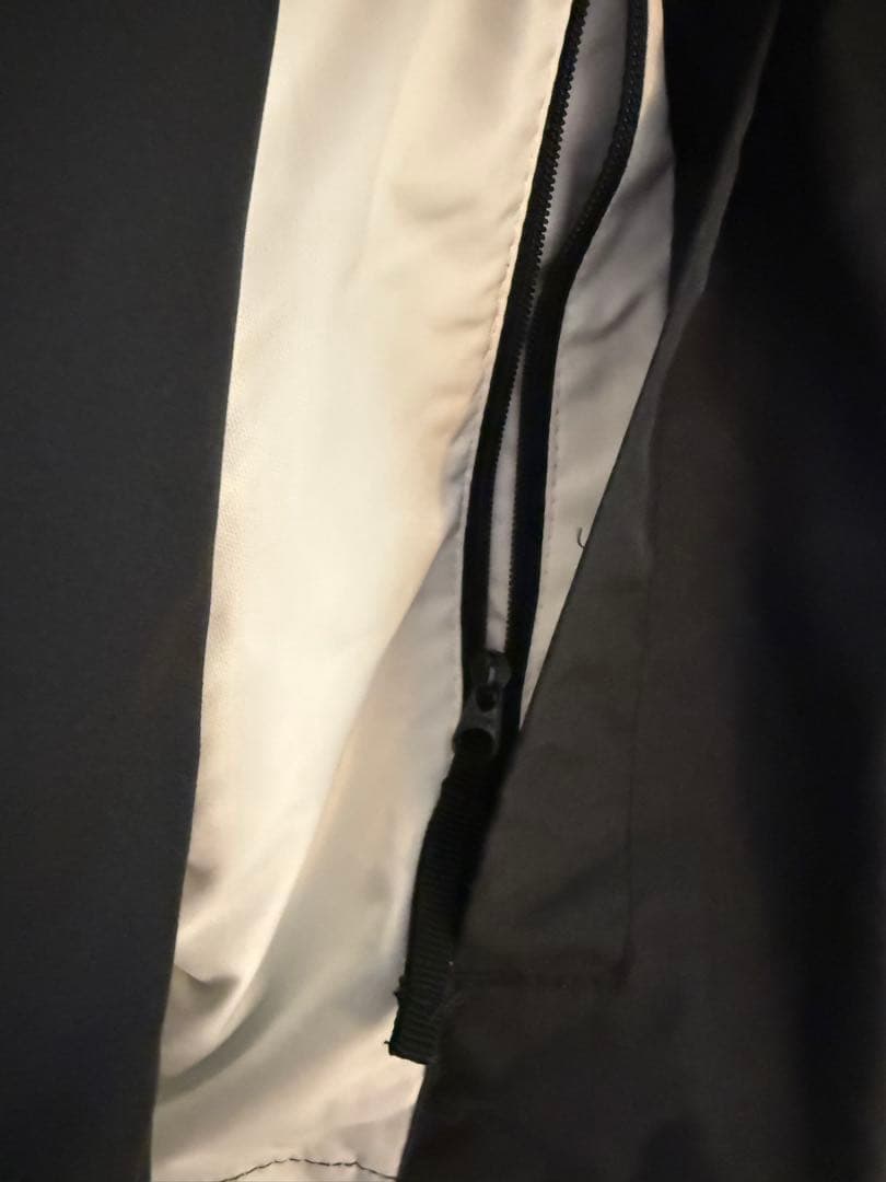【美品】UNDERARMOUR超多機能防水防寒アウタージャケットLG黒