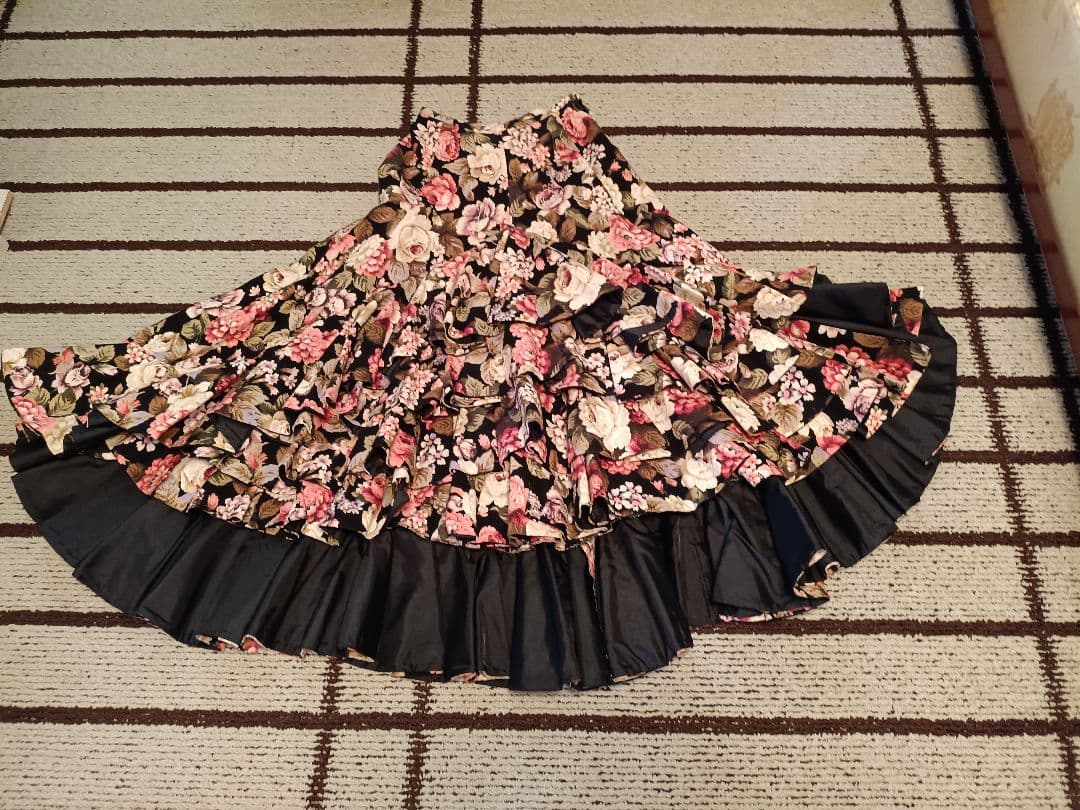 花柄パフスリーブトップス