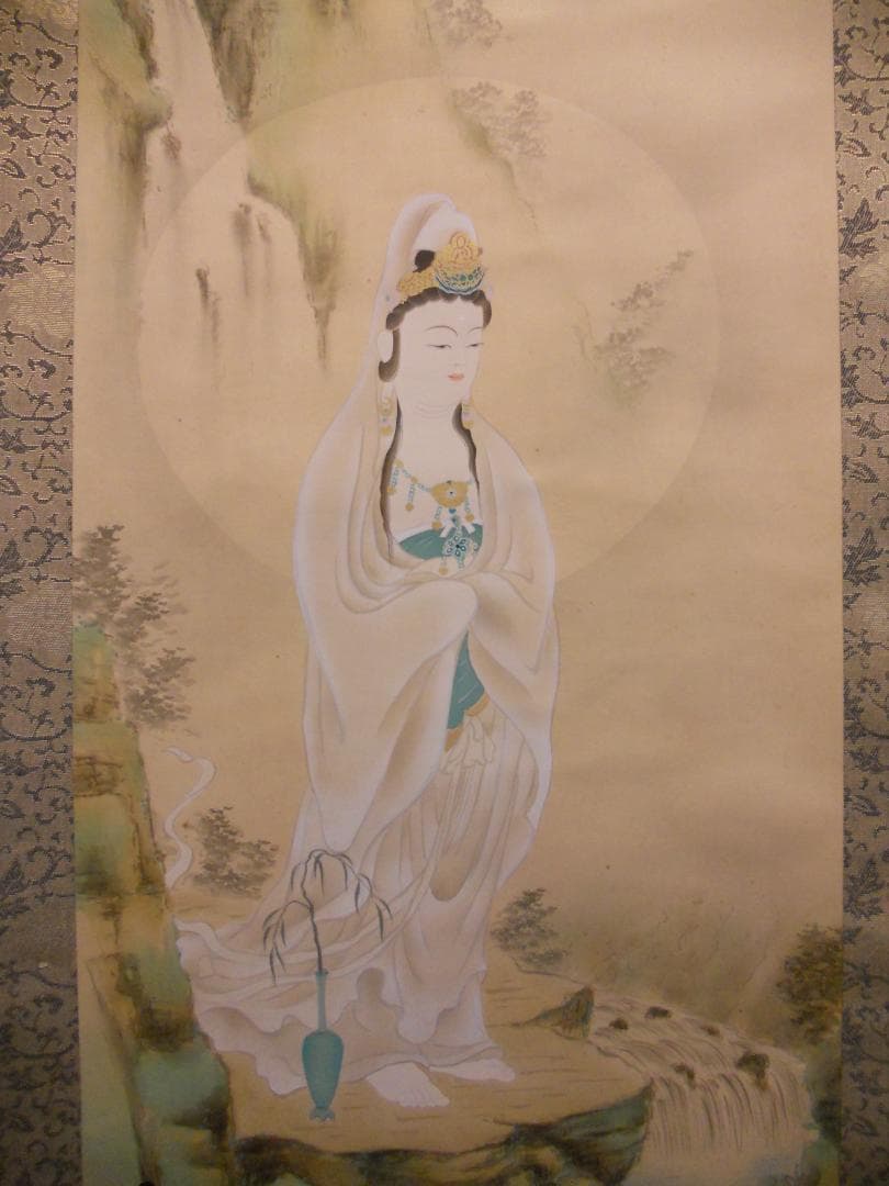 掛け軸 玉峰 岩上観音 絹本 希少 軸装 茶道具 掛軸 美品 です。
