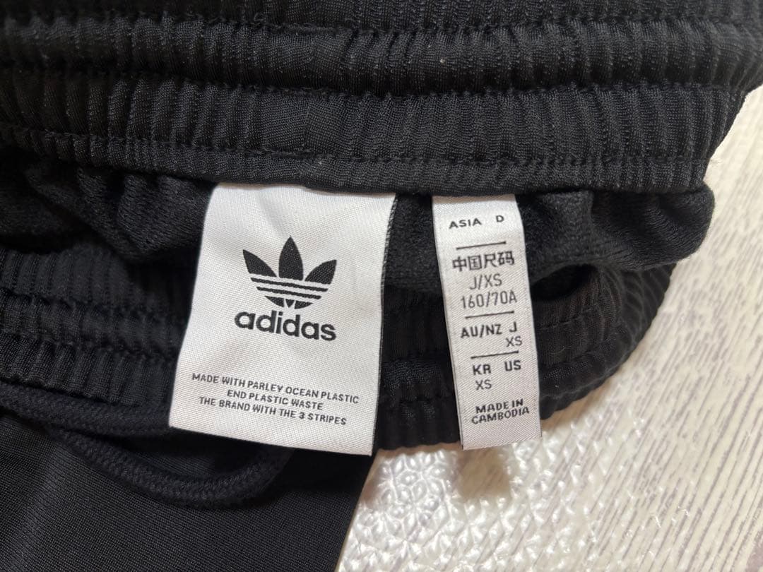 【美品】adidas ブラックジャージパンツ XS サイドスナップ