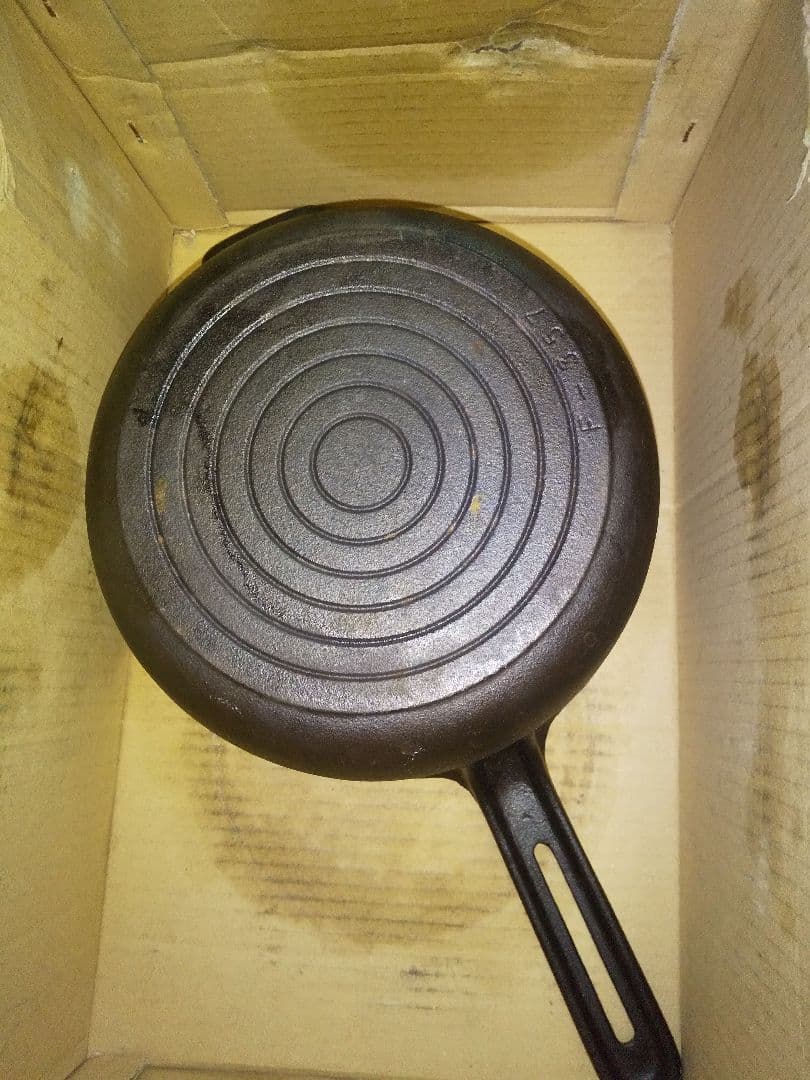 南部鉄器　中古　片手鍋タイプ　ダッチオーブン　岩手　キャンプ　及源　OIGEN