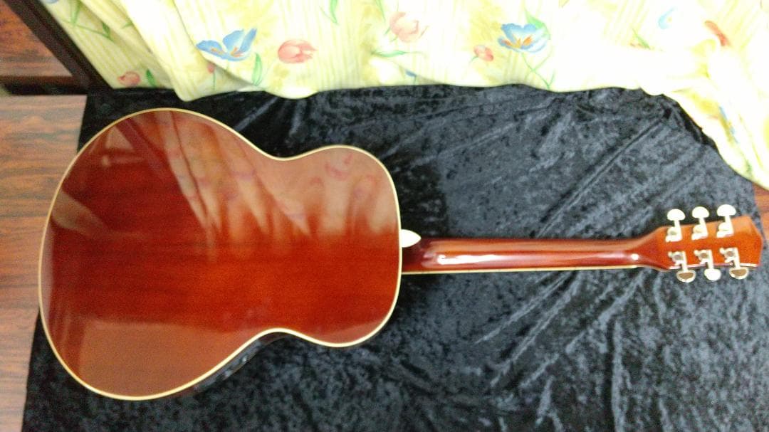 値下げ！　b リゾネーターギター（エレアコ）　オールド・トーチ　きれいです！