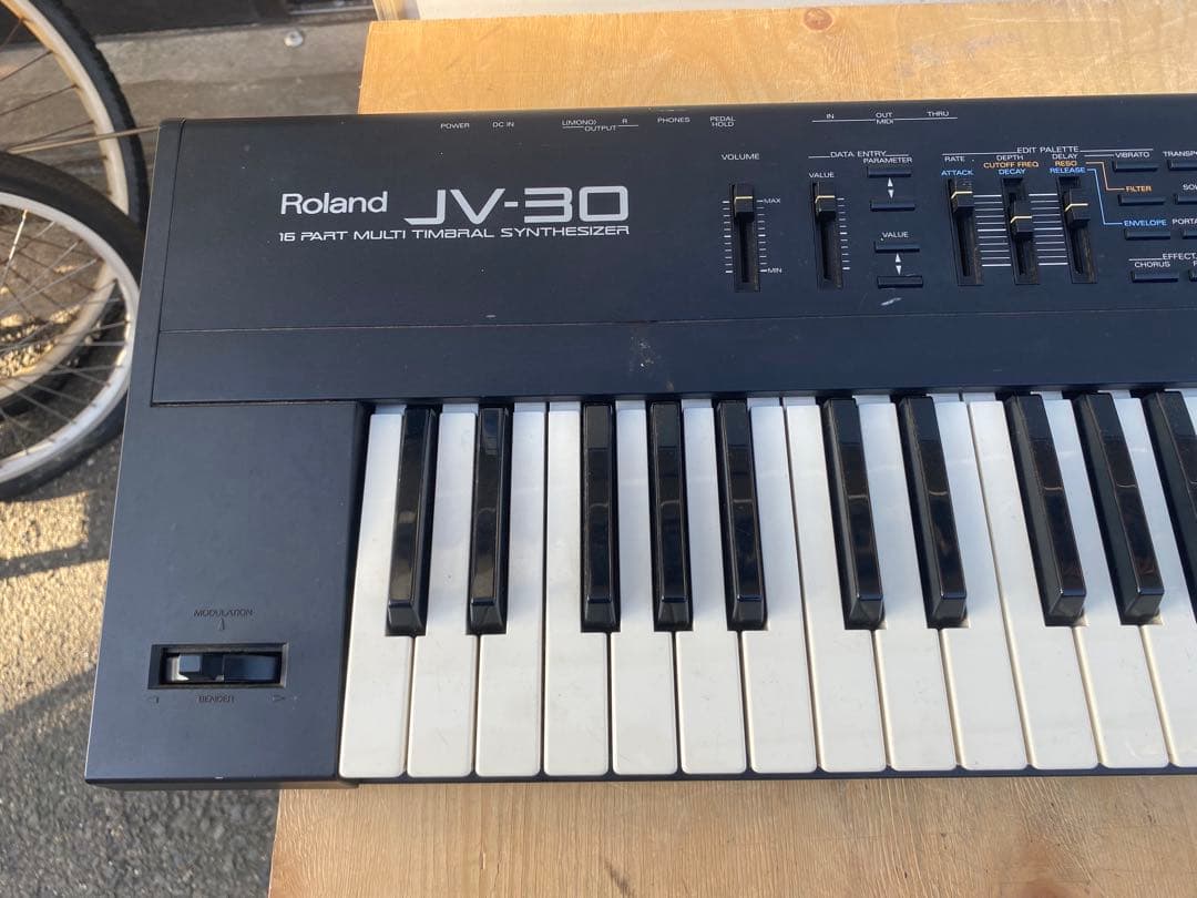 Roland JV-30 シンセサイザー　ジャンク品　中古品