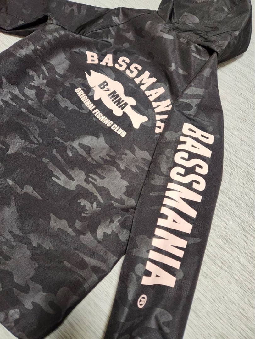 BASSMANIA アーチロゴマウンテンシェルジャケット [ブラックカモ]