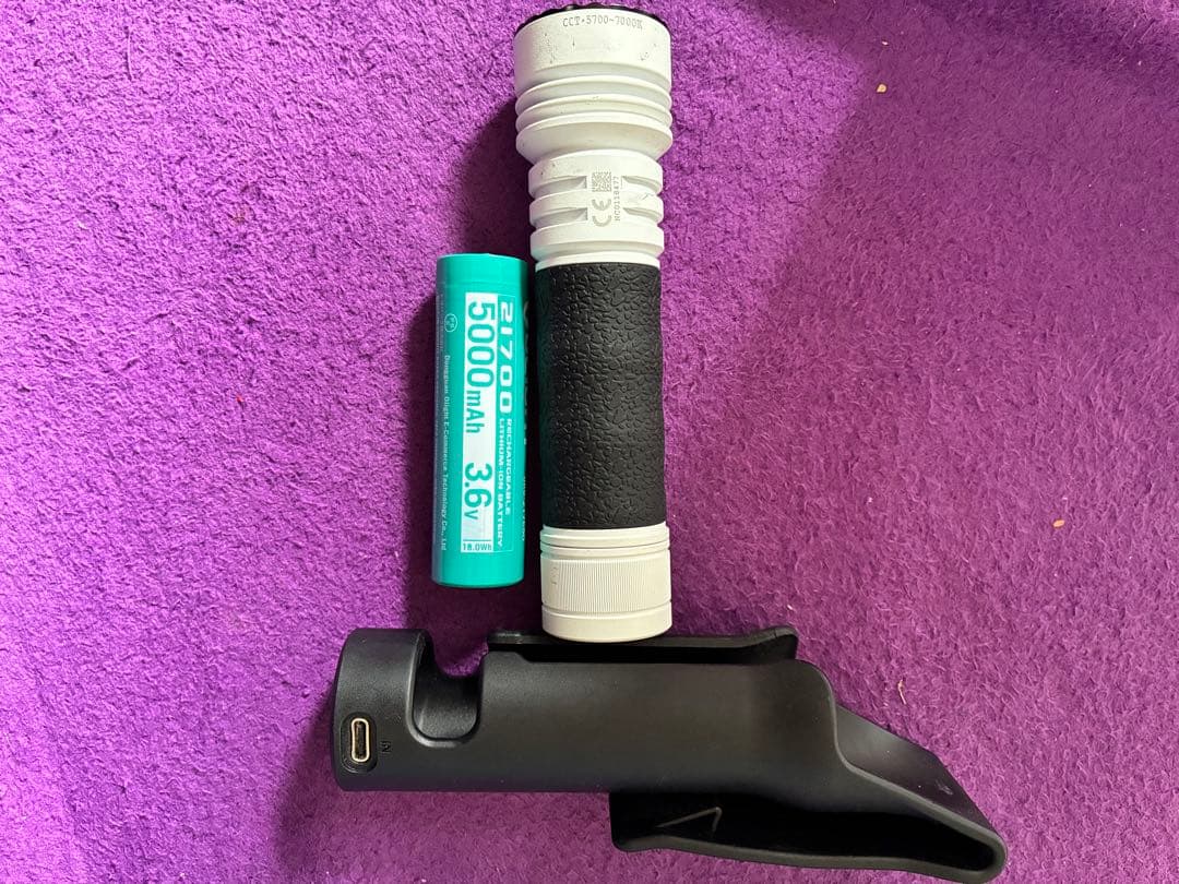 カ*シ様 Olight★オーライト☆seeker4pro♪ホワイト