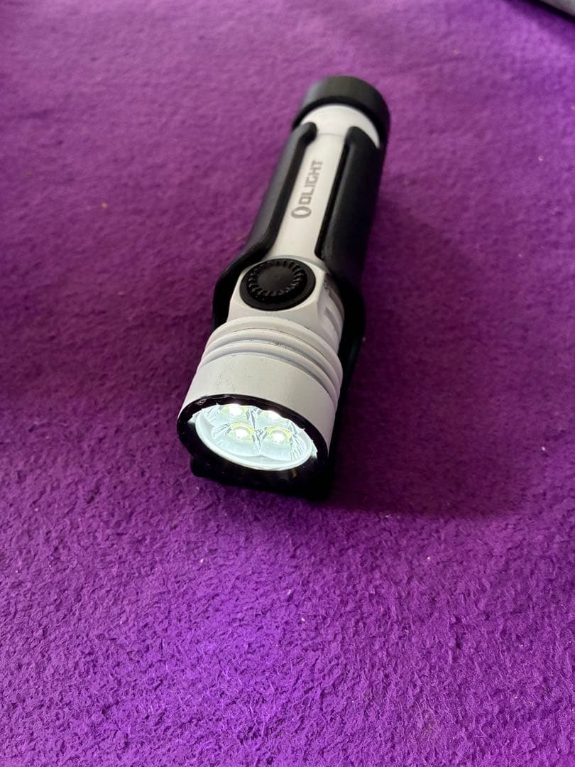 カ*シ様 Olight★オーライト☆seeker4pro♪ホワイト
