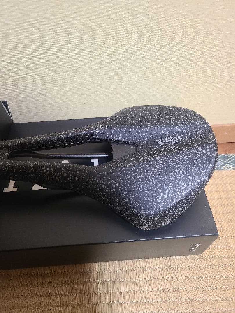 フィジーク fzik サドル　バーテープ　限定　160