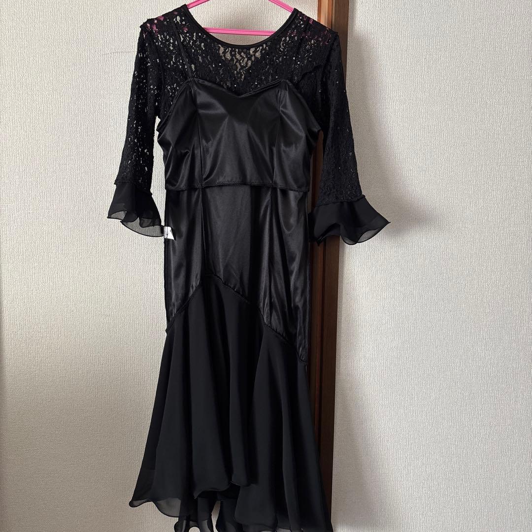 社交ダンスワンピースドレス　ラテンドレス　黒レース　 青、赤キラキラ　M 美品