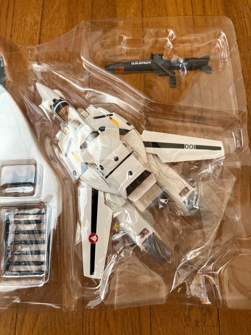 1/55VF-1S スーパーバルキリー ロイ•フォッカー機 可変戦闘機