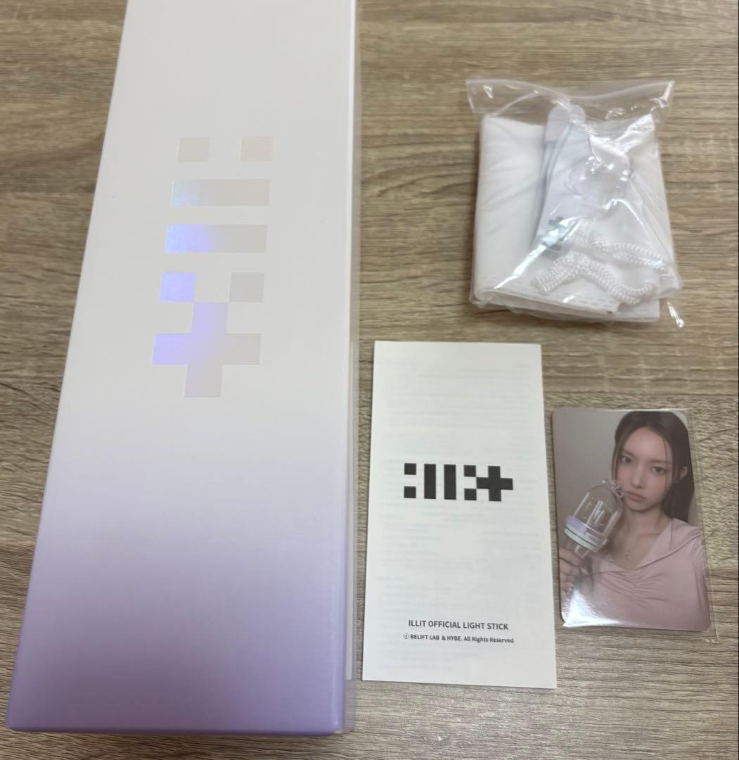 ILLIT ペンライト　トレカあり