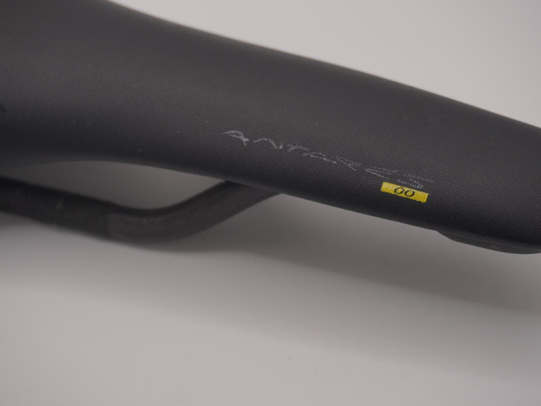 フィジーク　fizik　サドル　ANTARES 00 カーボンレール　中古