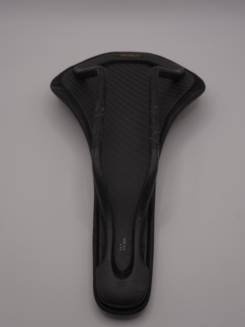 フィジーク　fizik　サドル　ANTARES 00 カーボンレール　中古