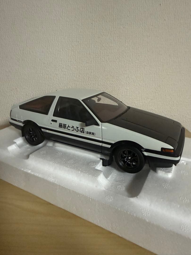 1/18 オートアート 頭文字D AE 86 ファイルバージョン
