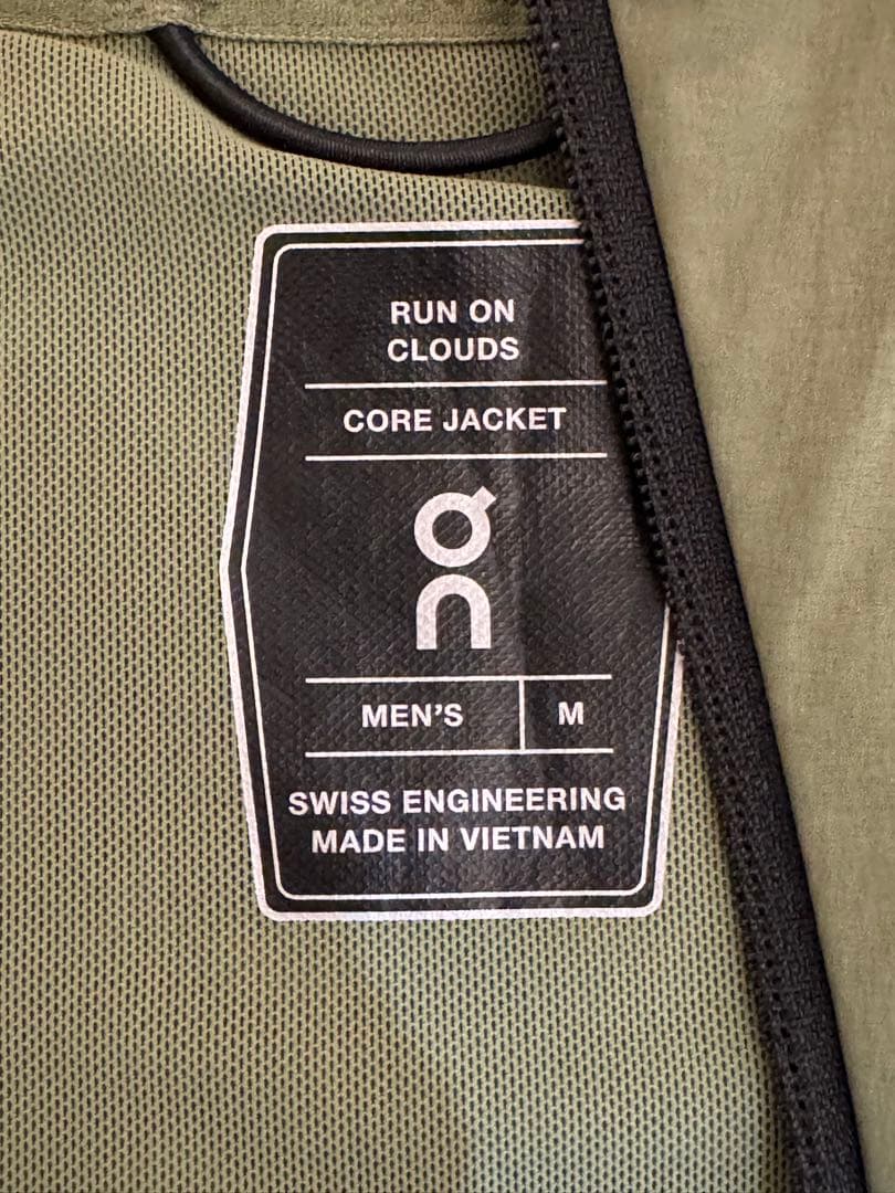 On Core Jacket メンズM ランニングジャケット フード付き