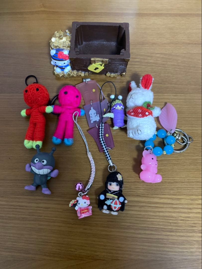 キーホルダー　ぬいぐるみ　スイーツ　ビーズ　キャラクター　アニメ　ディズニー