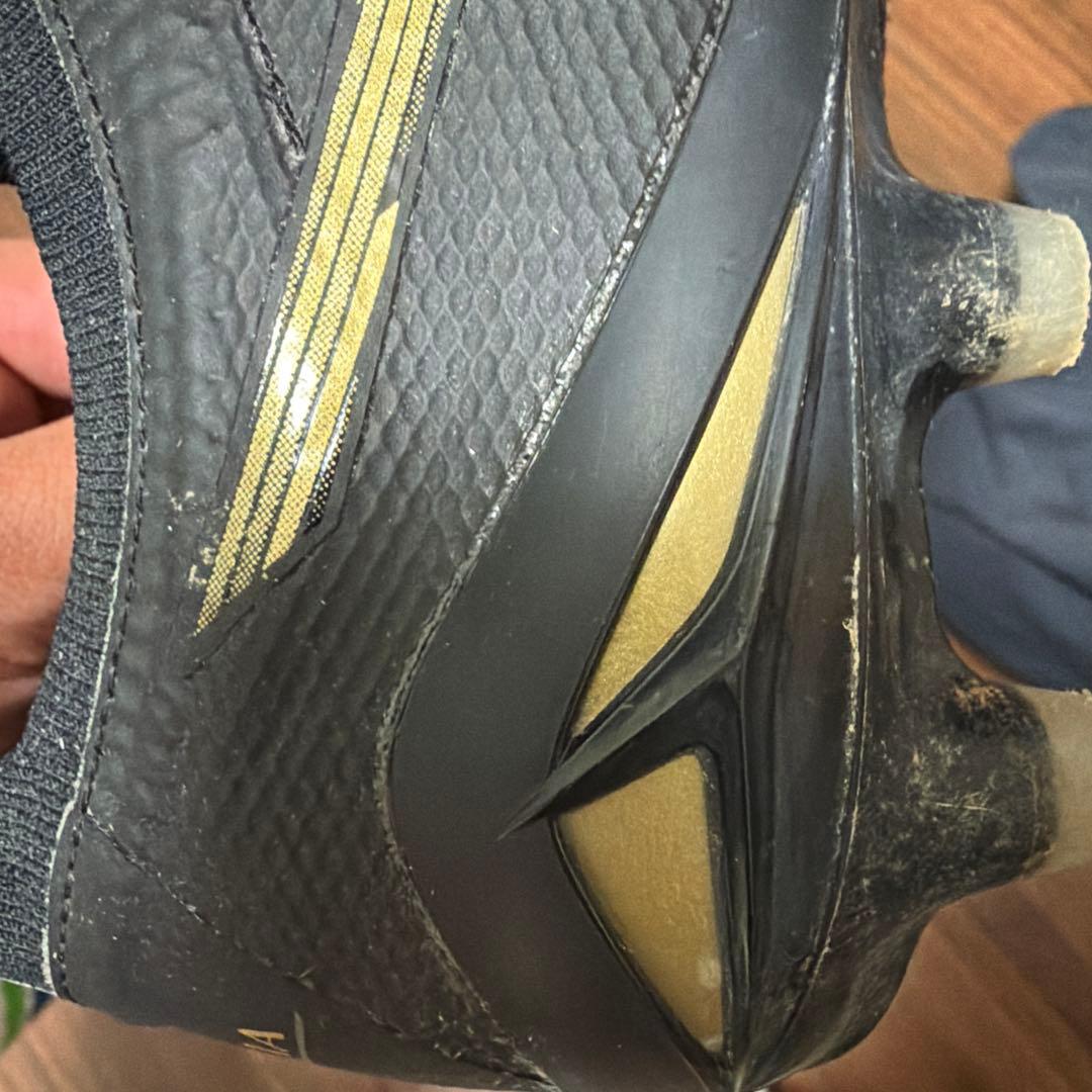 Mizuno Morelia Neo ブラック/ゴールド スパイク