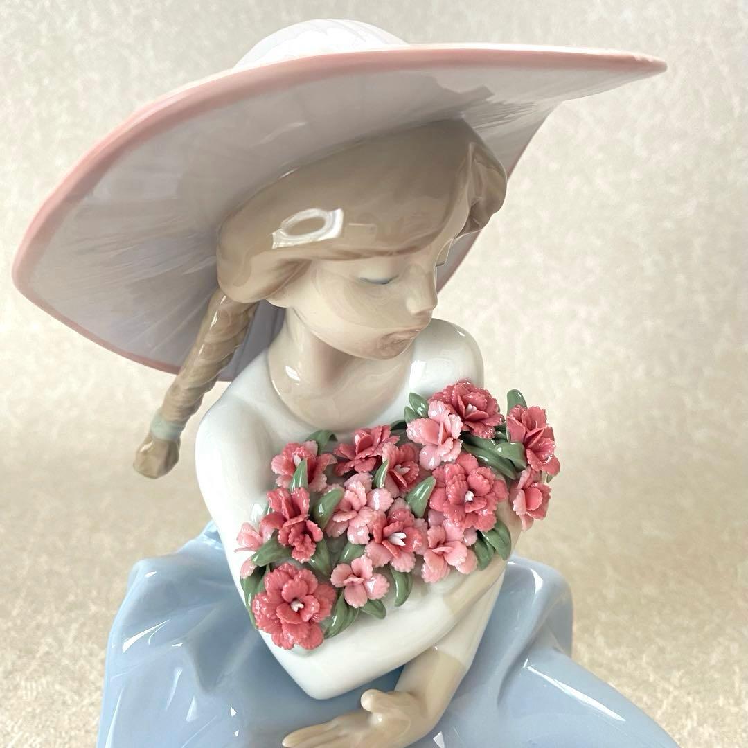 LLADRO リヤドロ 『 花の香りに包まれて 』 置物