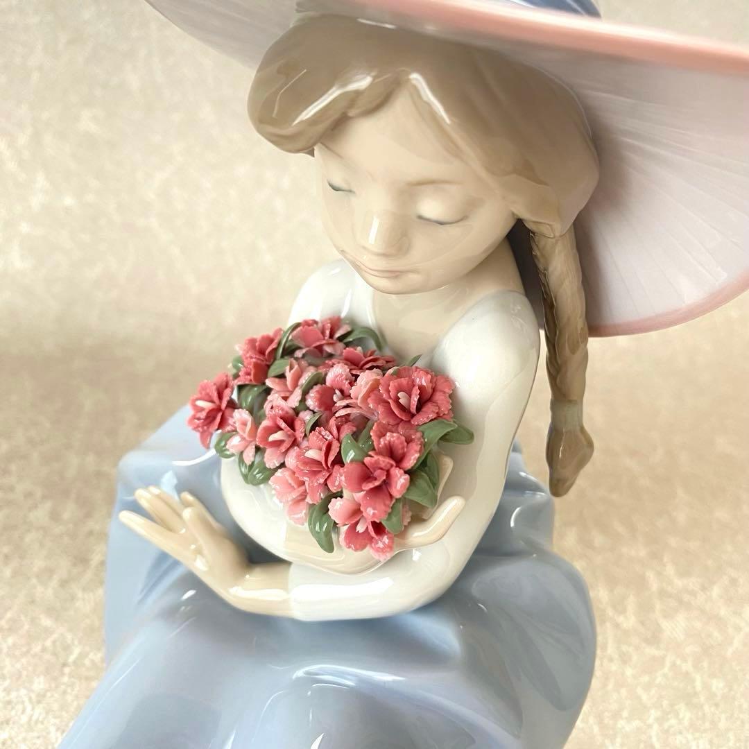 LLADRO リヤドロ 『 花の香りに包まれて 』 置物