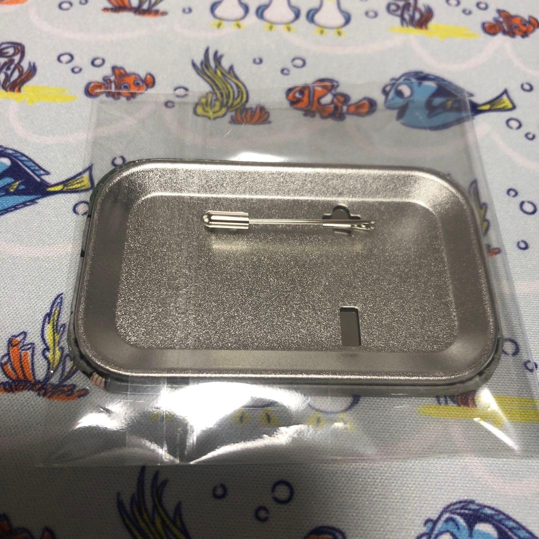 激レア　進撃の巨人 ハンジ 駅員 缶バッジ