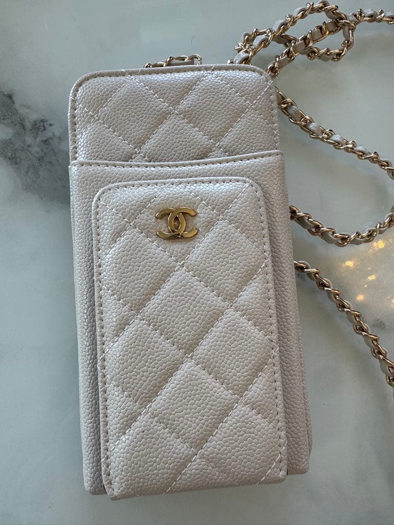 【ゆみ】新品未使用⭐️ノベルティCHANEL スマホショルダー