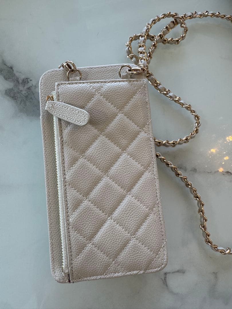【ゆみ】新品未使用⭐️ノベルティCHANEL スマホショルダー