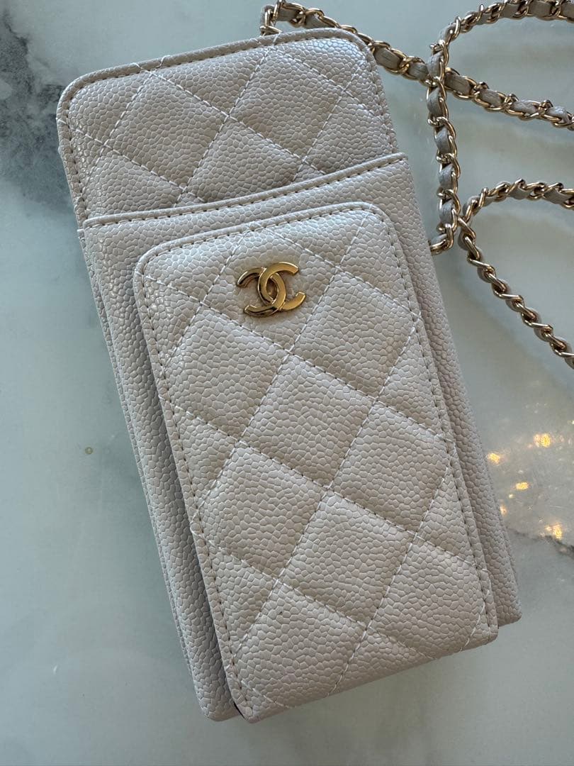 【ゆみ】新品未使用⭐️ノベルティCHANEL スマホショルダー
