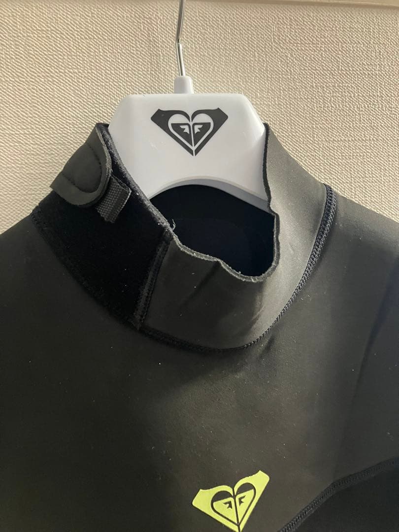 ROXY（ロキシー）バックジップフルスーツ　2ミリ　Lサイズ　ハンガー付き
