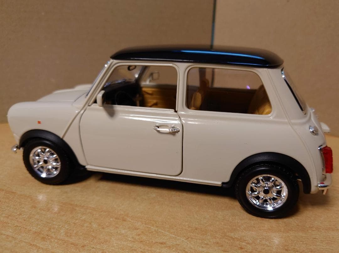 1/18 ミニクーパー Mini Cooper 1969 ダイキャスト製ブラーゴ