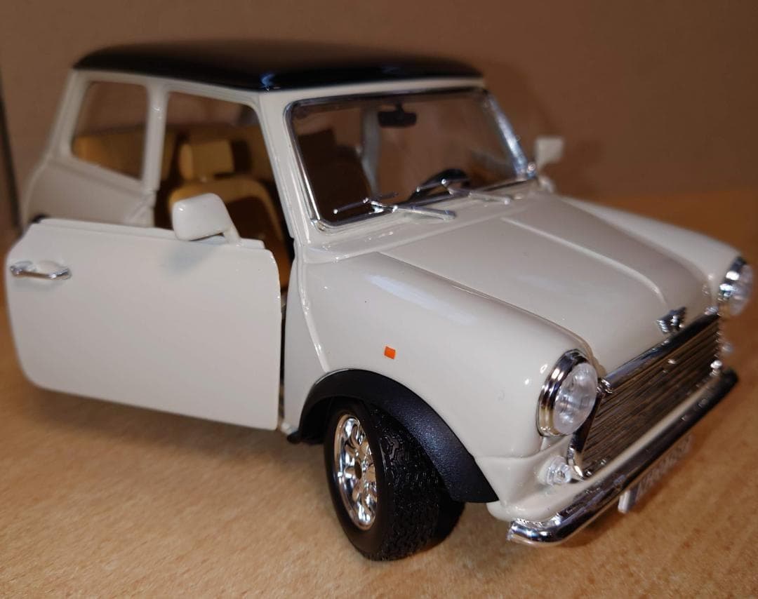 1/18 ミニクーパー Mini Cooper 1969 ダイキャスト製ブラーゴ