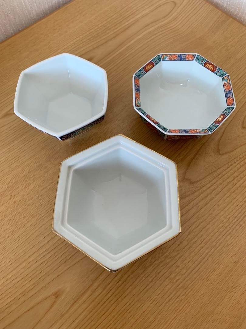 有田焼 錦松梅 蓋付き小鉢3個　インテリア　陶器　美品　プレゼント