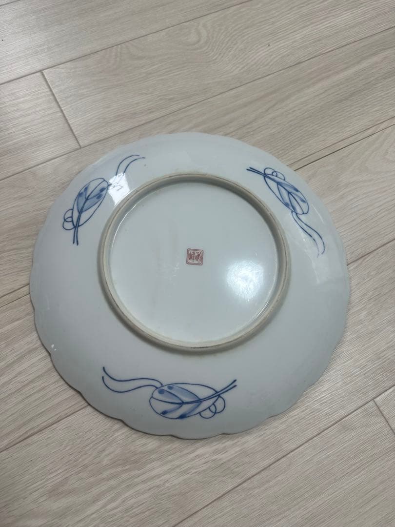 有田焼　秀峰窯　大皿　金彩染錦花鳥文輪花　34cm