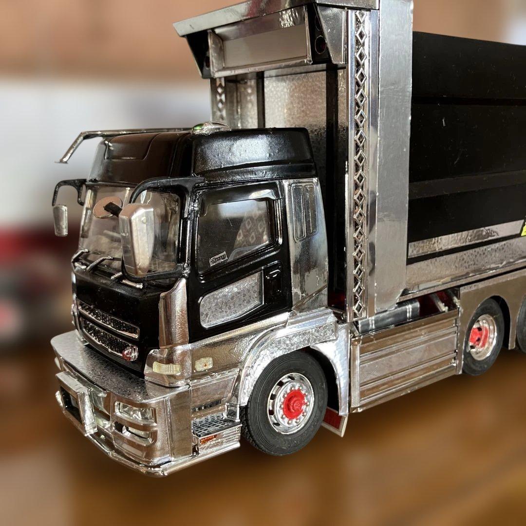 デコトラ、スーパーグレー大型ダンプ1/32スケール 黒/銀、完成品