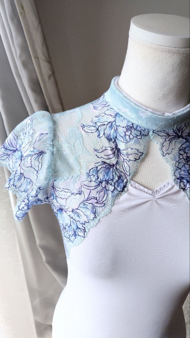 再販)Ｓ～Ｍ／華やかな青い花が浮かび上がるサックスブルーと白娘役ドレスレオタード