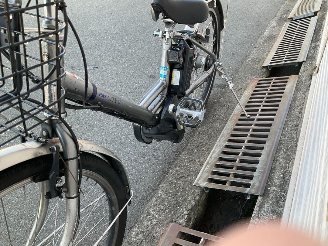 ヤマハ最新機種電動アシスト自転車pas cityV24インチグレーアルミボディー