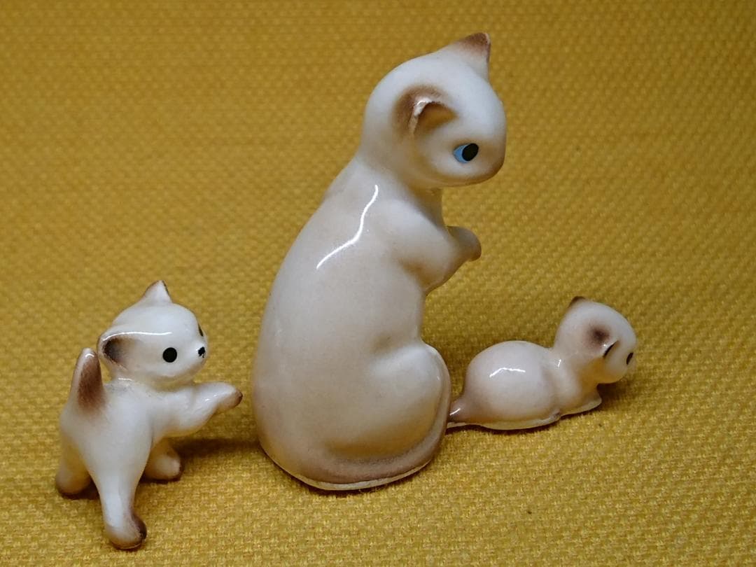 ねこ　猫　陶器　ミニチュア　置物　インテリア　工芸品　美術品　A3127