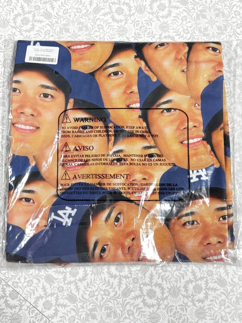大谷翔平　SHOHEI OHTANI 「顔だらけ」Tシャツ　新品未開封　サイズM