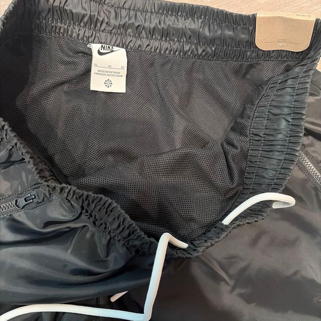 新品未使用　NIKE ナイロンパンツ　XL 黒