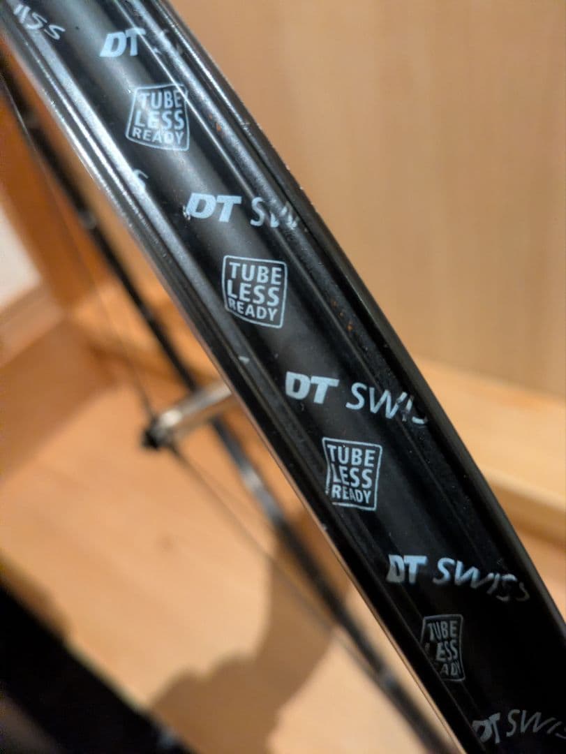 DT SWISS R20 完組フロントホイール 700c